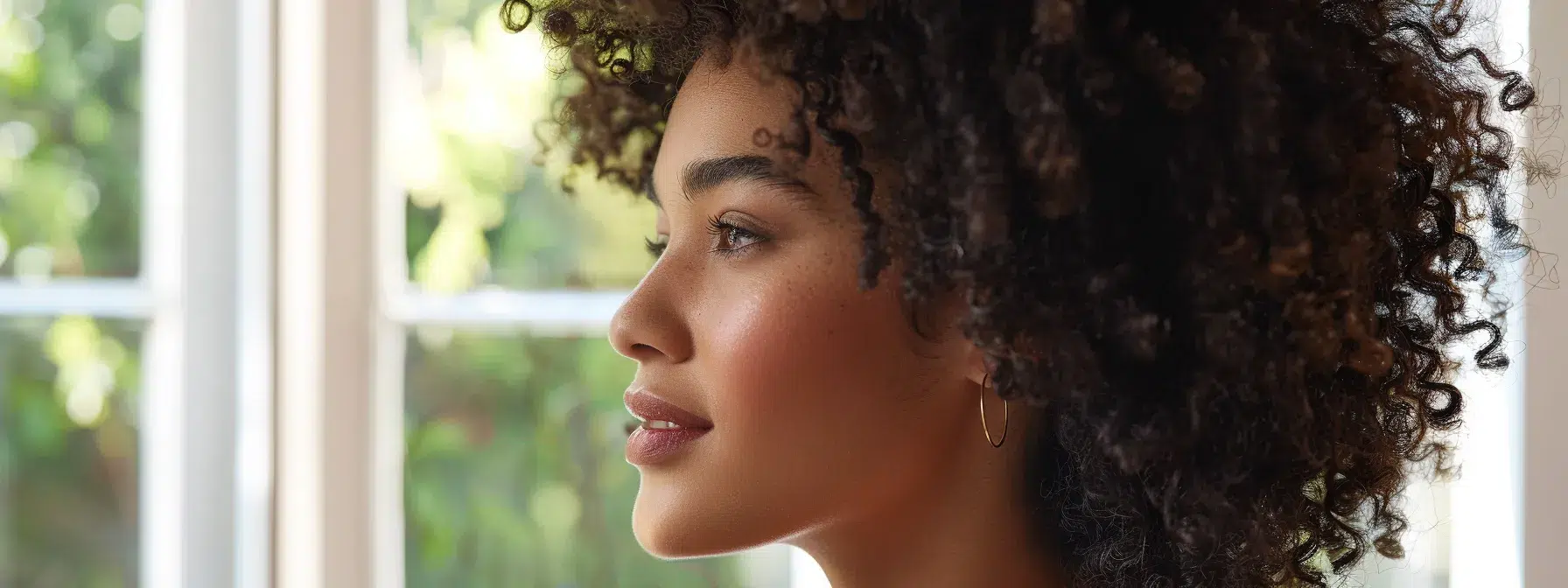 Curly Hair Cutting Techniques for Beautifully Defined Curls 4 a stylist expertly shapes curly hair into a rounded style to enhance natural curls and volume.